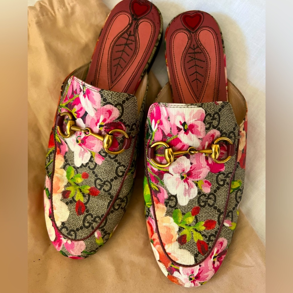 Gucci Flora Princeton slides!!